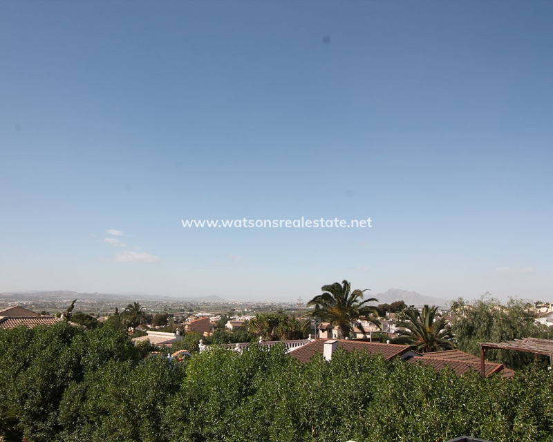 Resale - Freistendhe Villa - Urb. El Oasis - La Marina