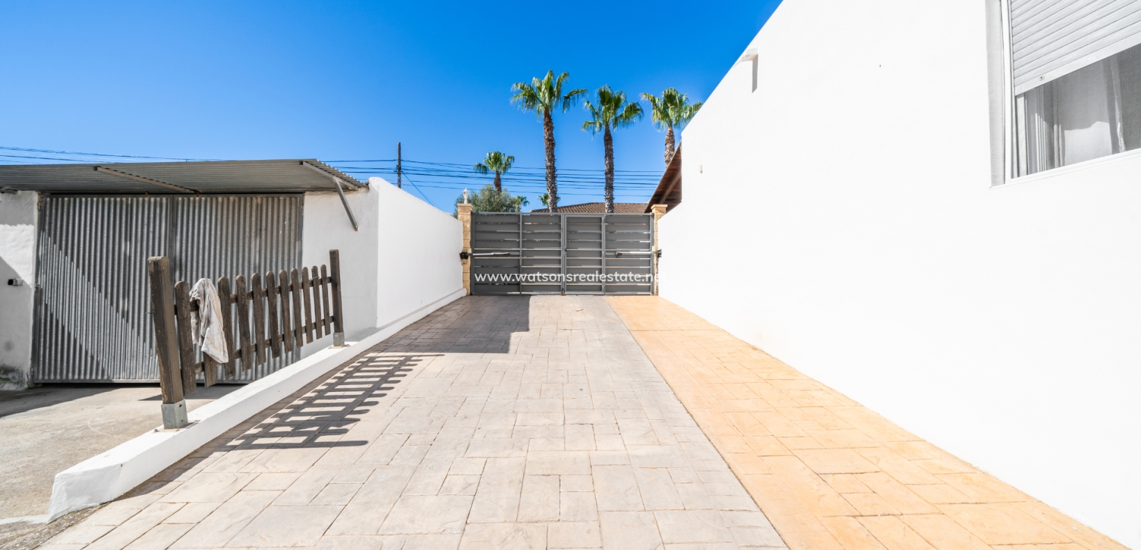 Resale - Freistendhe Villa - Urb. El Oasis - La Marina