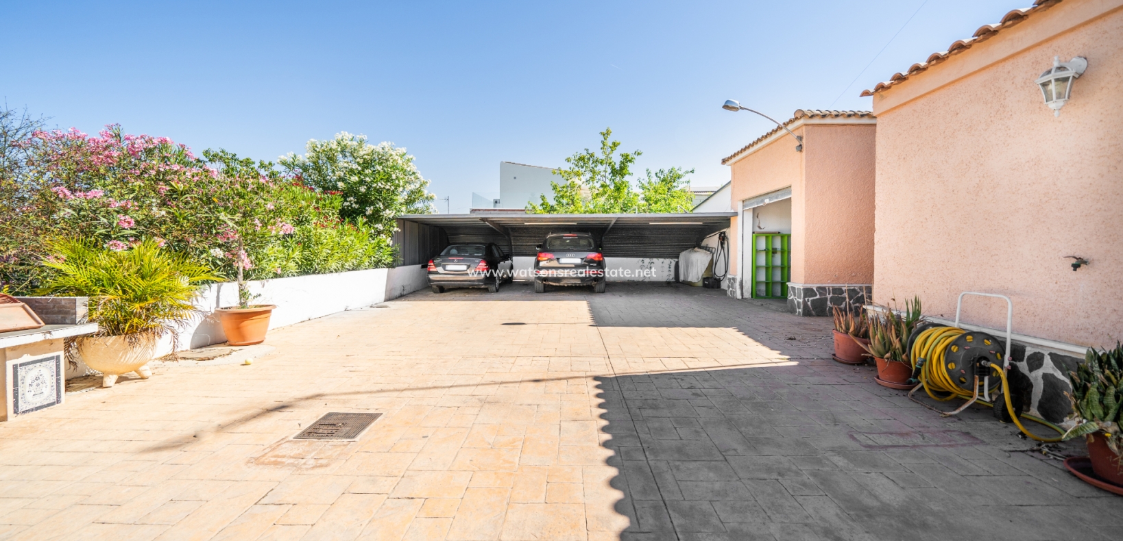 Resale - Freistendhe Villa - Urb. El Oasis - La Marina