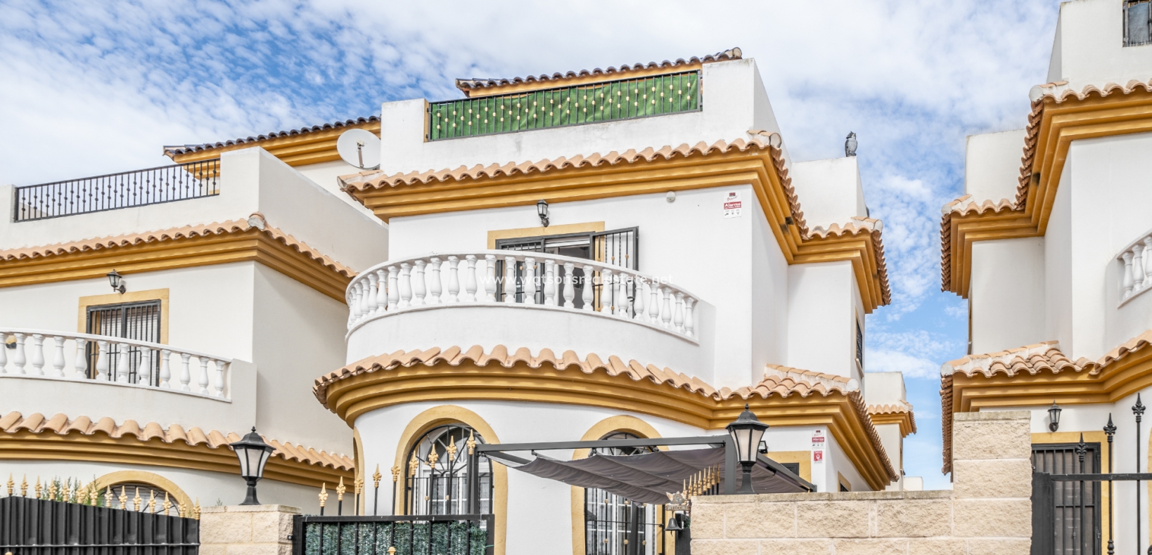 Resale - Freistendhe Villa - Urb. El Oasis - La Marina