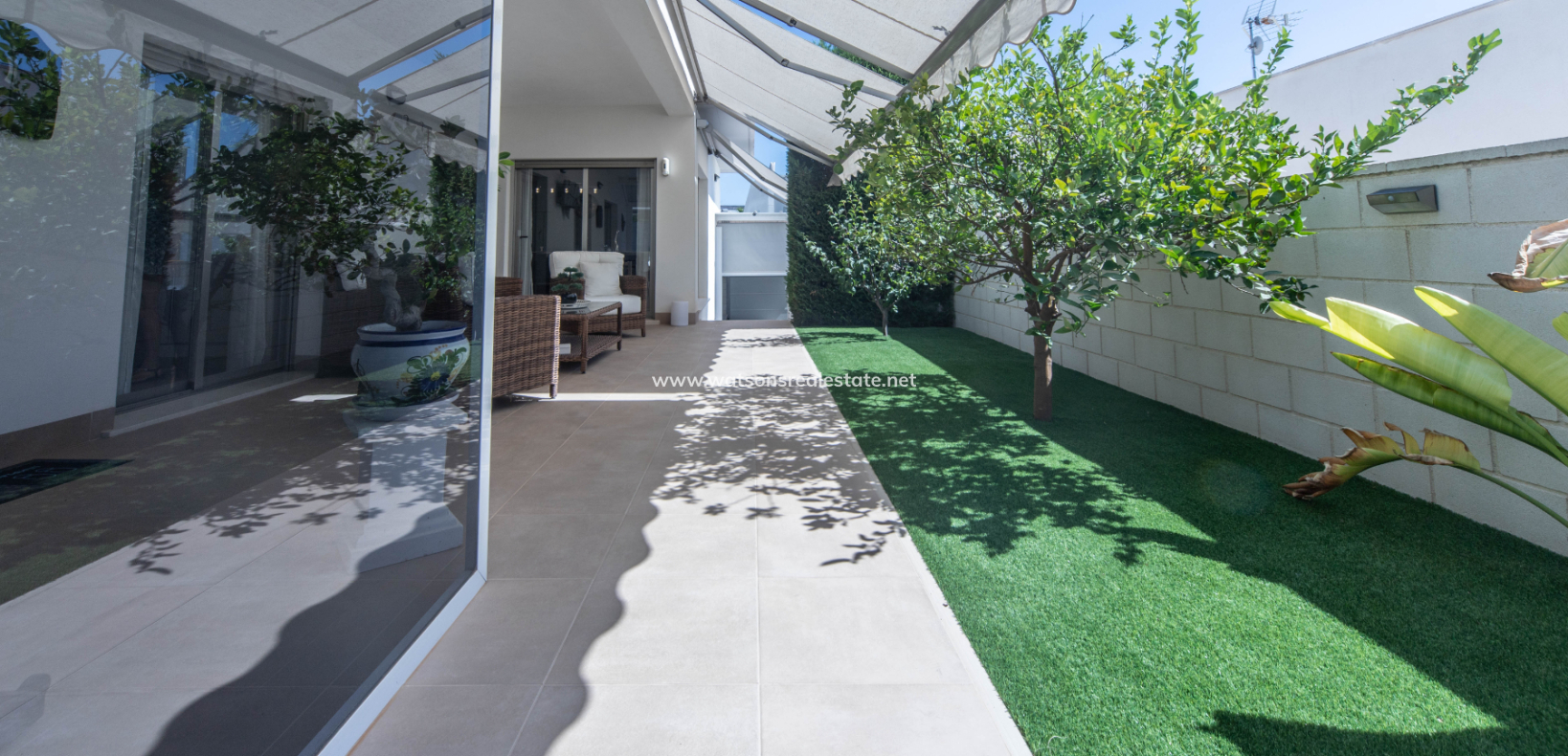 Resale - Freistendhe Villa - Urb. El Oasis - La Marina