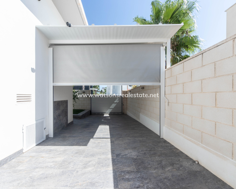 Resale - Freistendhe Villa - Urb. El Oasis - La Marina