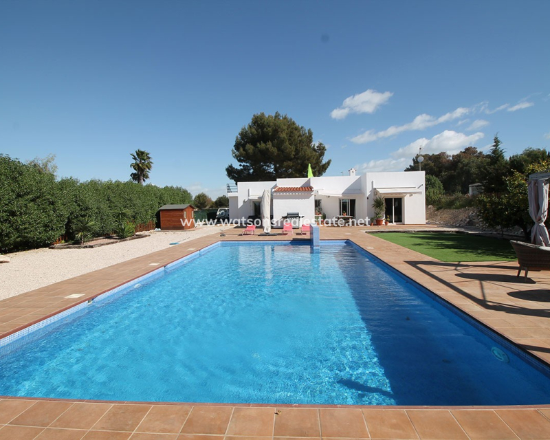 Resale - Freistendhe Villa - Urb. El Oasis - La Marina