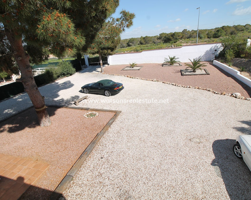 Resale - Freistendhe Villa - Urb. El Oasis - La Marina