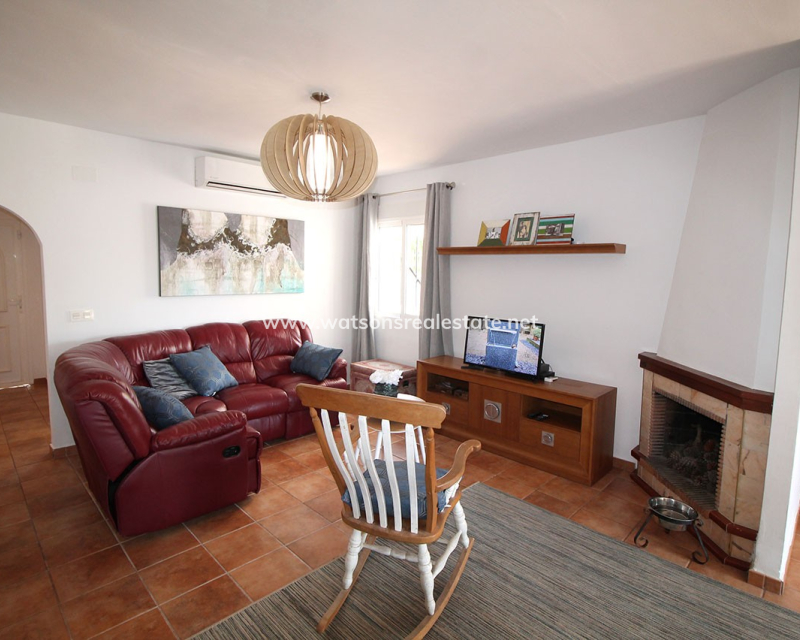 Resale - Freistendhe Villa - Urb. El Oasis - La Marina