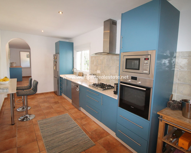 Resale - Freistendhe Villa - Urb. El Oasis - La Marina