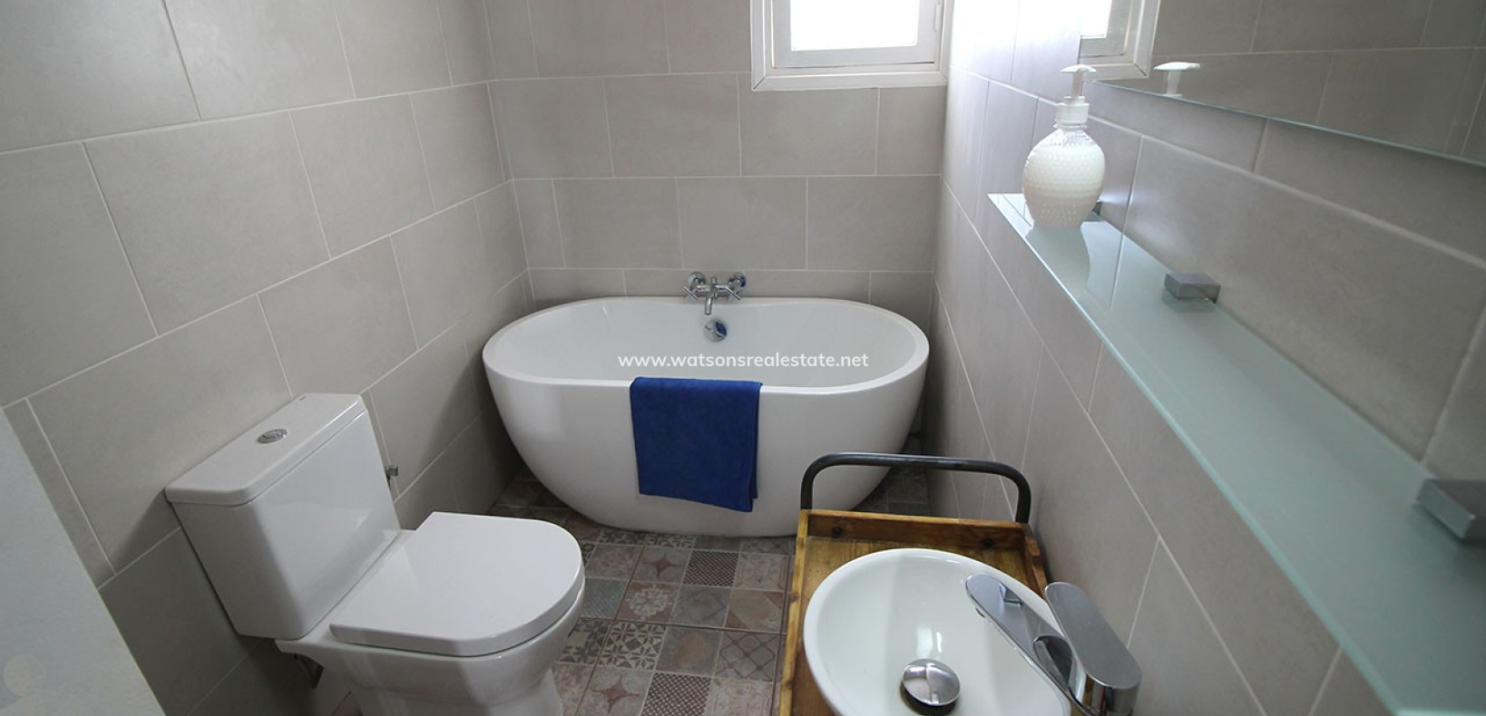 Resale - Freistendhe Villa - Urb. El Oasis - La Marina