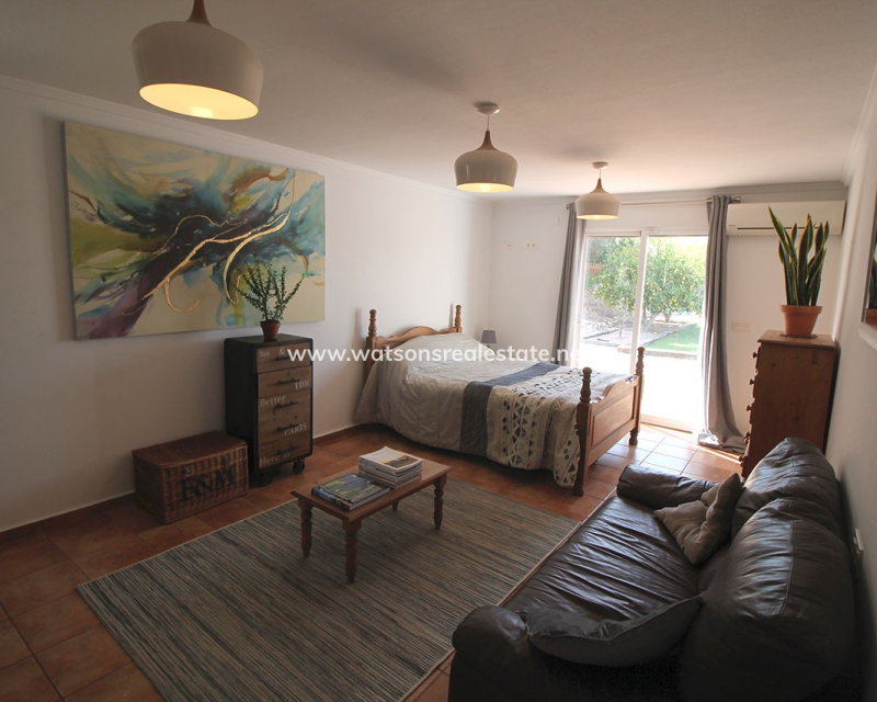 Resale - Freistendhe Villa - Urb. El Oasis - La Marina
