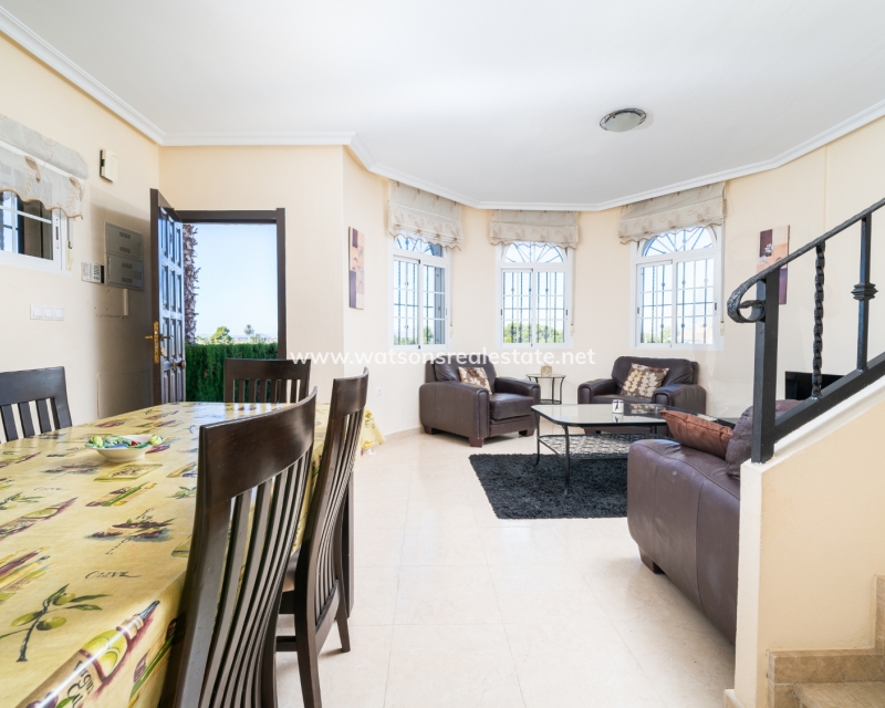 Resale - Freistendhe Villa - Urb. El Oasis - La Marina