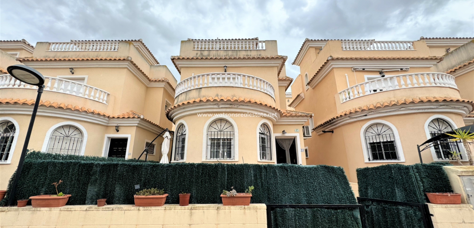 Resale - Freistendhe Villa - Urb. El Oasis - La Marina