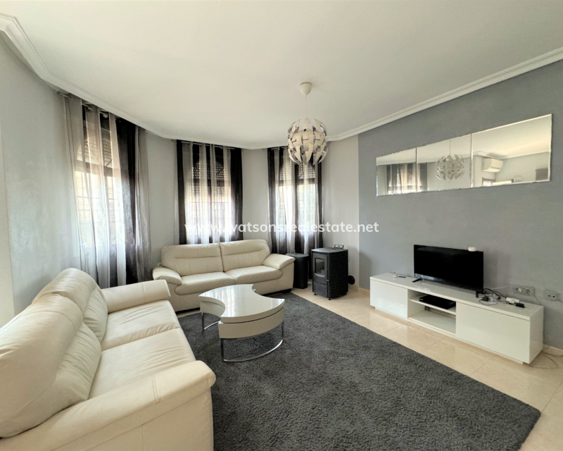 Resale - Freistendhe Villa - Urb. El Oasis - La Marina