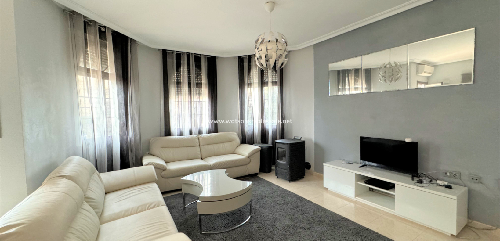 Resale - Freistendhe Villa - Urb. El Oasis - La Marina