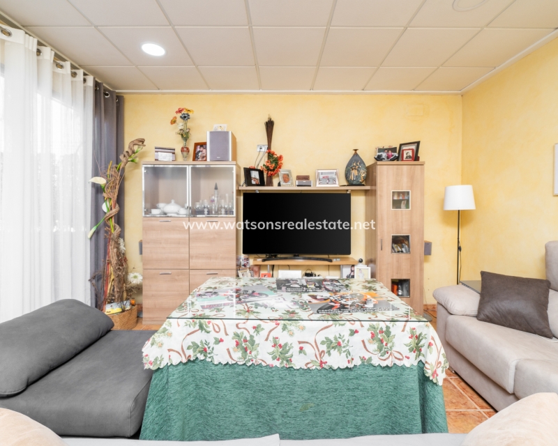 Resale - Freistendhe Villa - Urb. El Oasis - La Marina