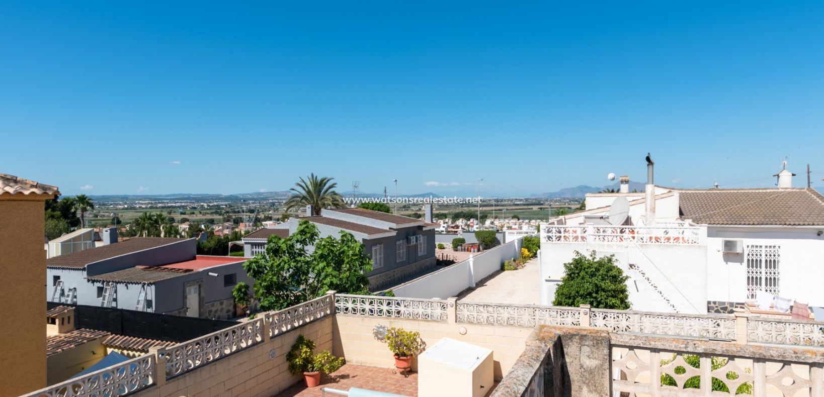 Resale - Freistendhe Villa - Urb. El Oasis - La Marina