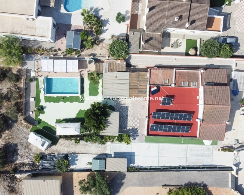 Resale - Freistendhe Villa - Urb. El Oasis - La Marina