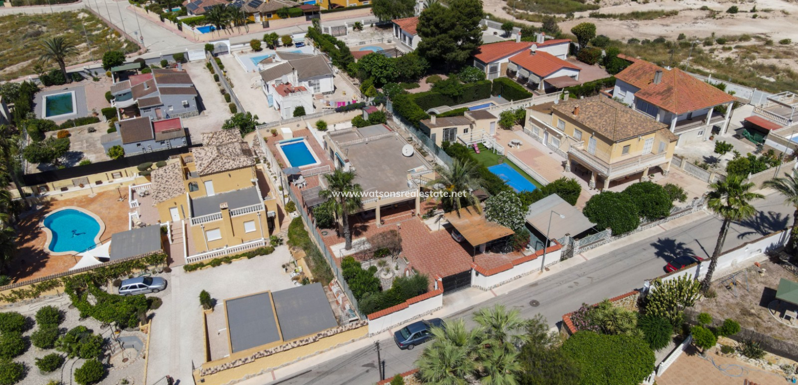 Resale - Freistendhe Villa - Urb. El Oasis - La Marina