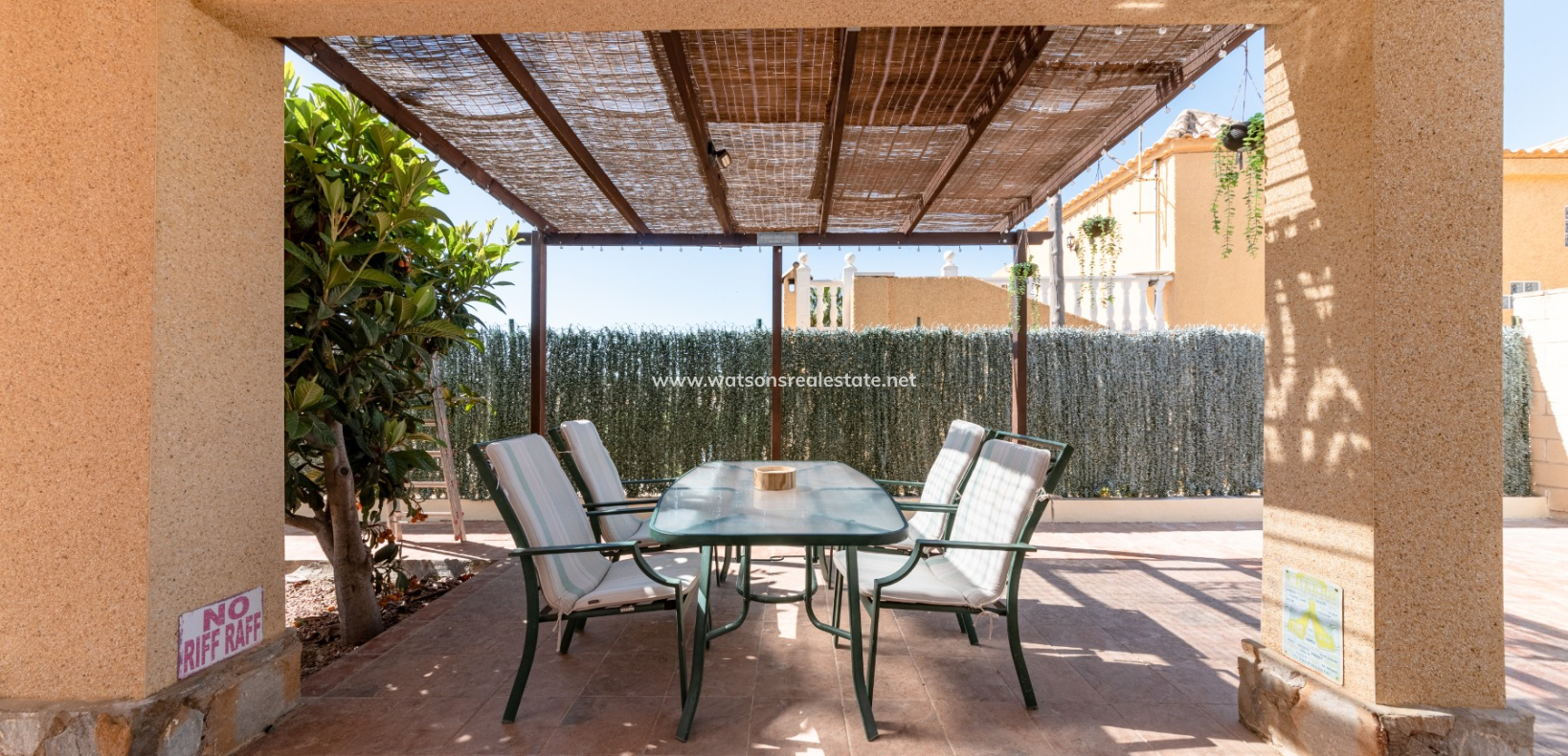 Resale - Freistendhe Villa - Urb. El Oasis - La Marina
