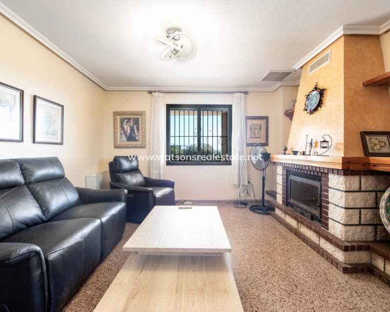 Resale - Freistendhe Villa - Urb. El Oasis - La Marina