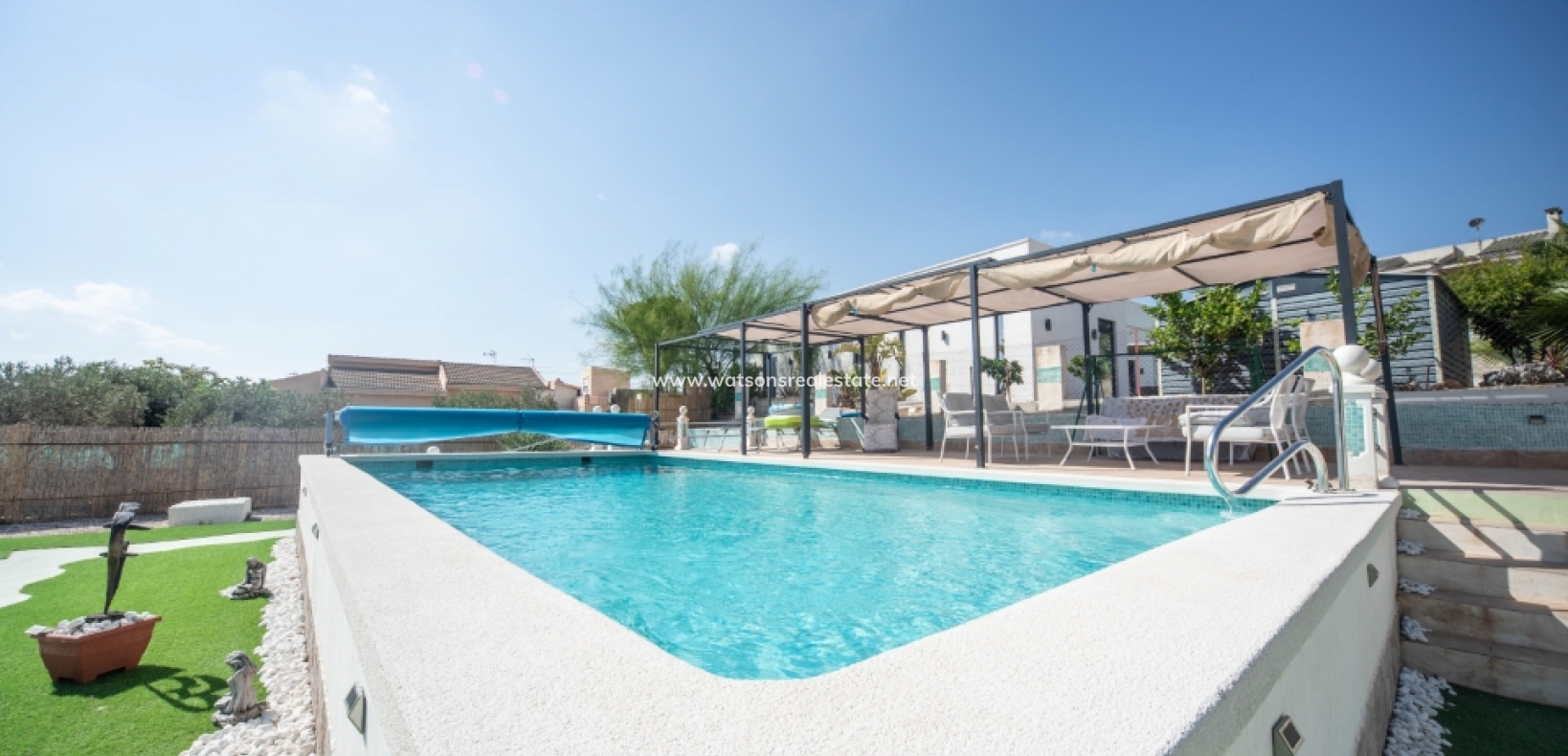 Resale - Freistendhe Villa - Urb. El Oasis - La Marina