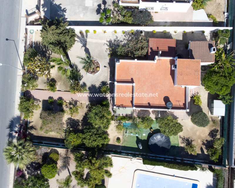 Resale - Freistendhe Villa - Urb. El Oasis - La Marina