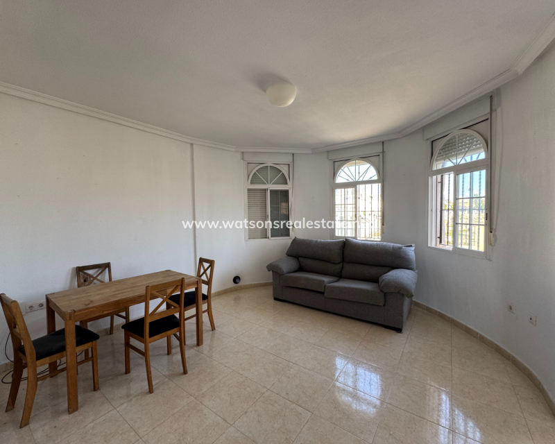 Resale - Freistendhe Villa - Urb. El Oasis - La Marina