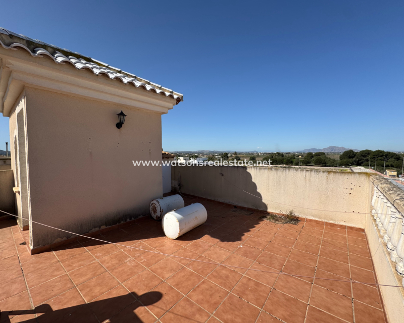 Resale - Freistendhe Villa - Urb. El Oasis - La Marina