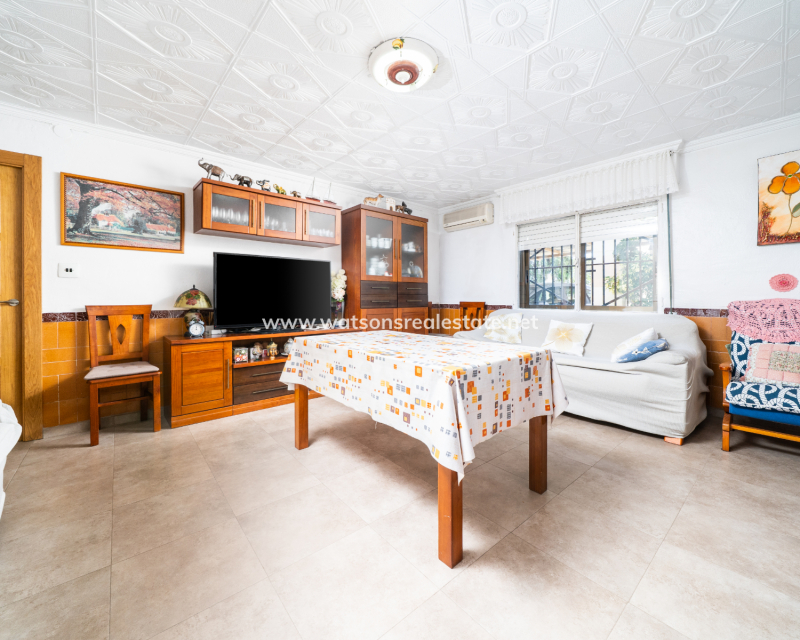 Resale - Freistendhe Villa - Urb. El Oasis - La Marina