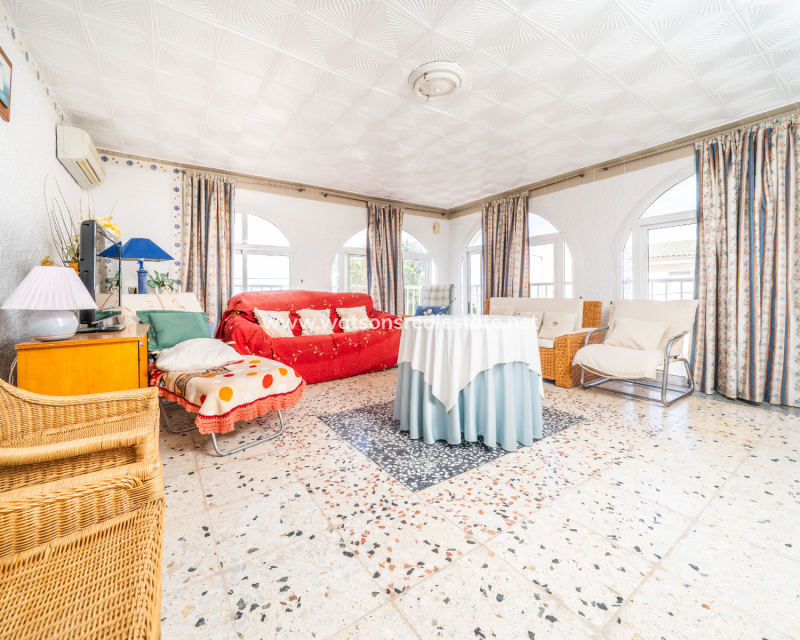 Resale - Freistendhe Villa - Urb. El Oasis - La Marina