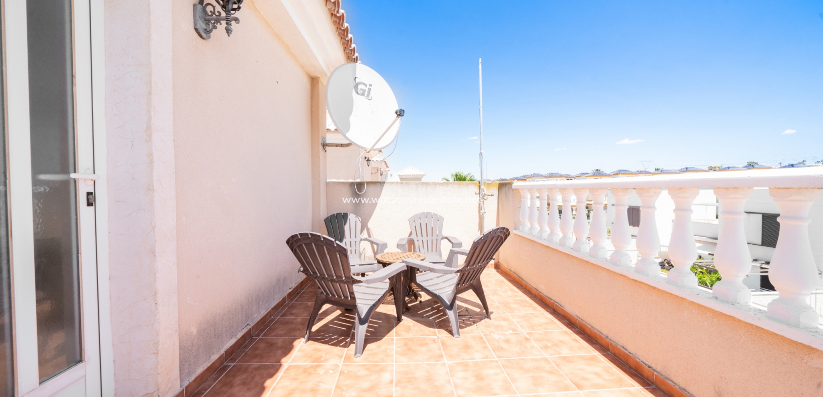 Resale - Freistendhe Villa - Urb. El Oasis - La Marina