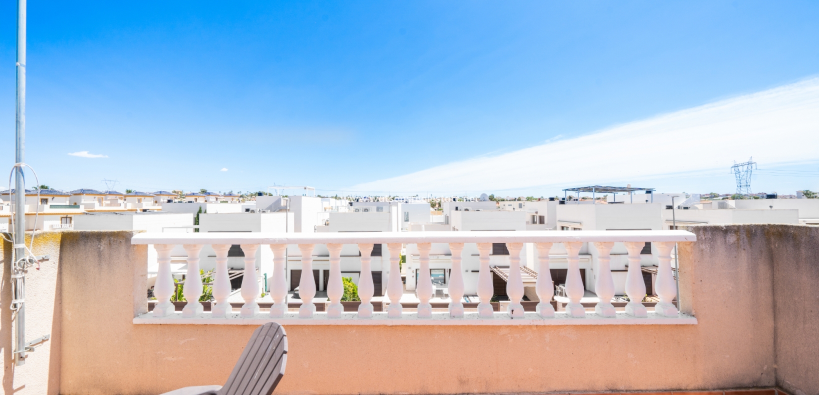 Resale - Freistendhe Villa - Urb. El Oasis - La Marina