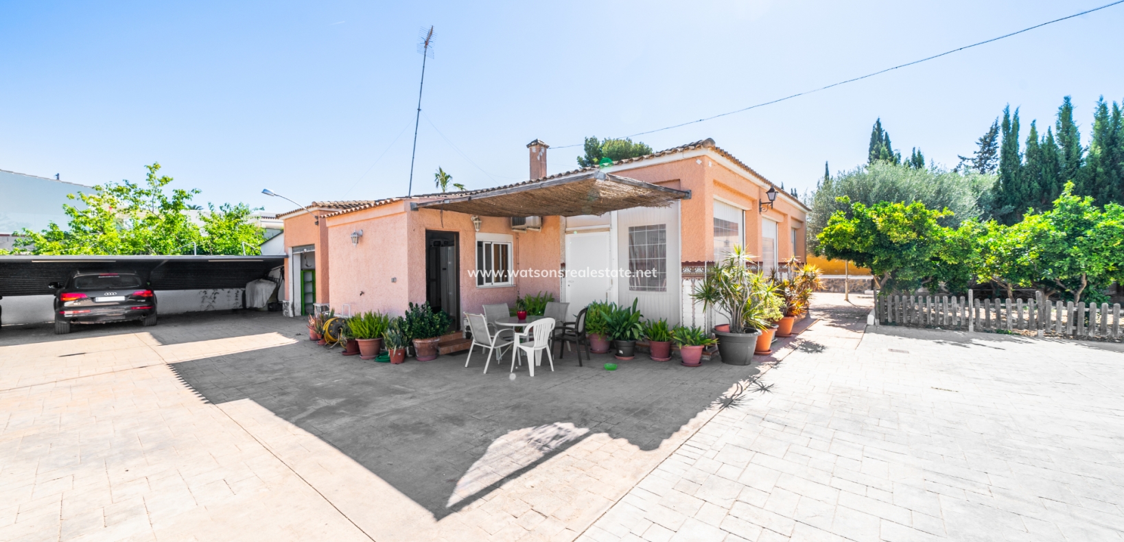 Resale - Freistendhe Villa - Urb. El Oasis - La Marina