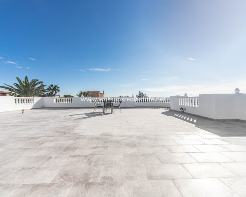 Resale - Freistendhe Villa - Urb. La Escuera