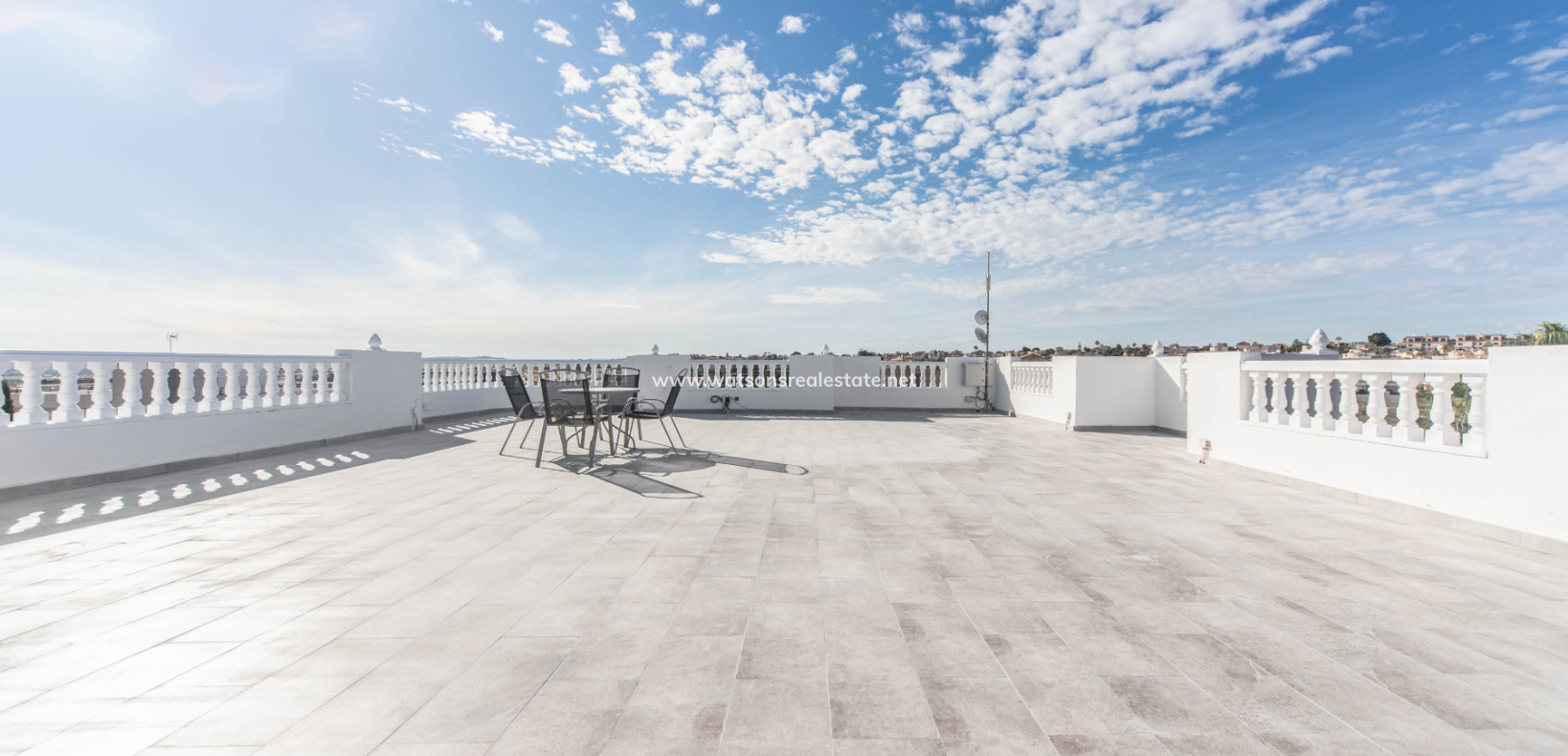 Resale - Freistendhe Villa - Urb. La Escuera