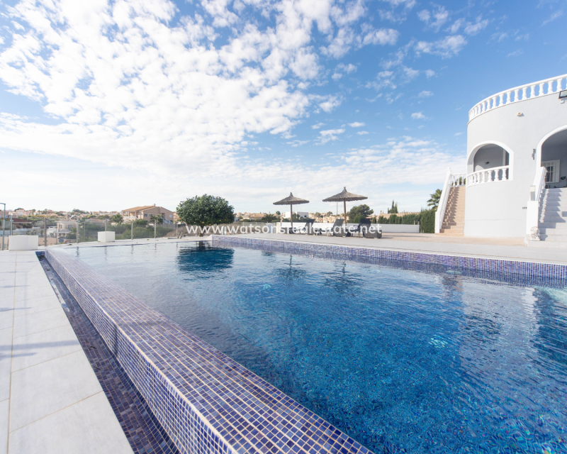 Resale - Freistendhe Villa - Urb. La Escuera