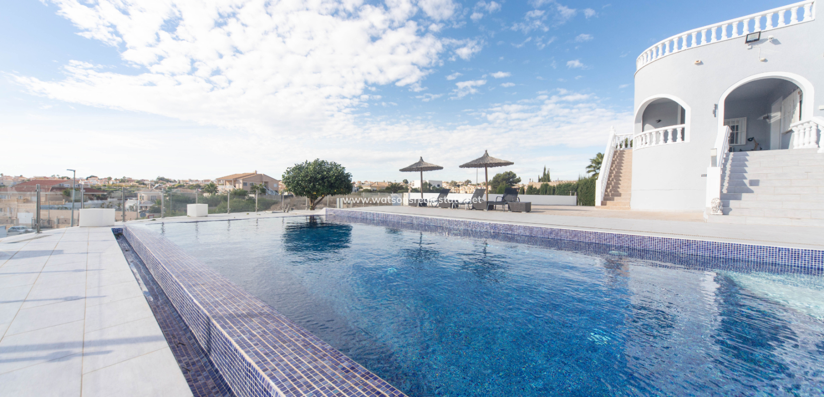 Resale - Freistendhe Villa - Urb. La Escuera