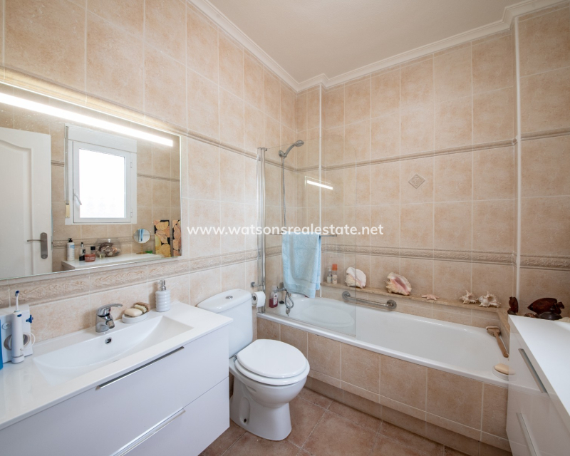 Resale - Freistendhe Villa - Urb. La Escuera