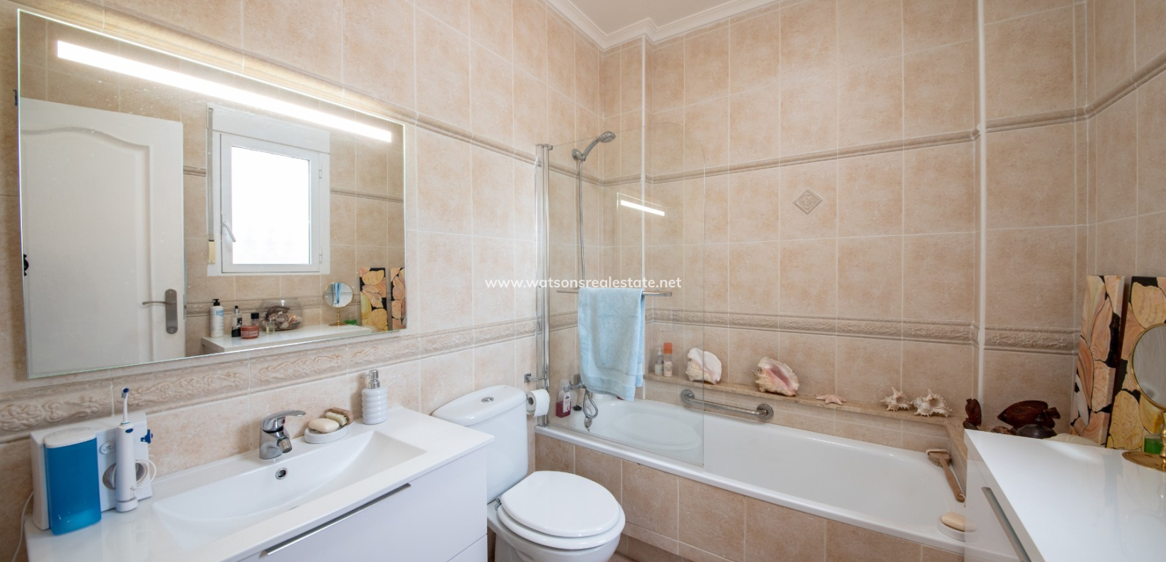 Resale - Freistendhe Villa - Urb. La Escuera