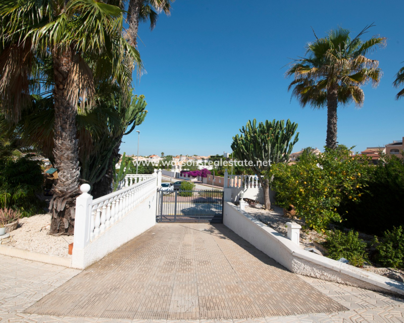 Resale - Freistendhe Villa - Urb. La Escuera