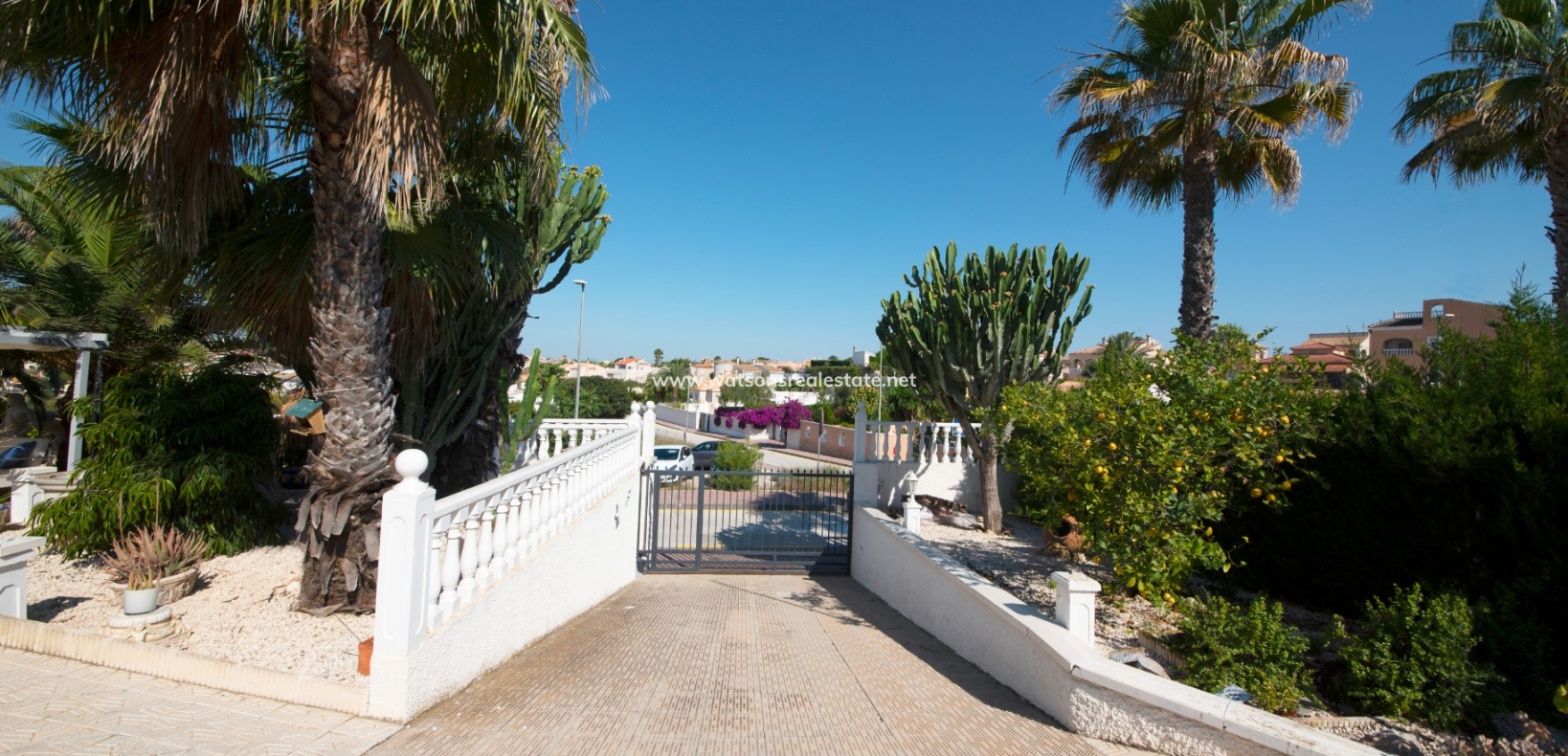 Resale - Freistendhe Villa - Urb. La Escuera