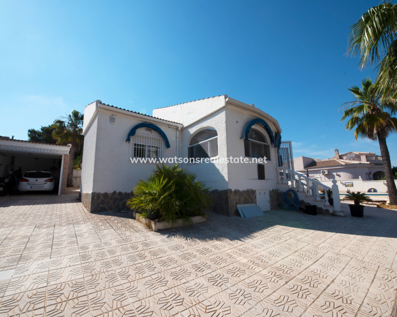 Resale - Freistendhe Villa - Urb. La Escuera
