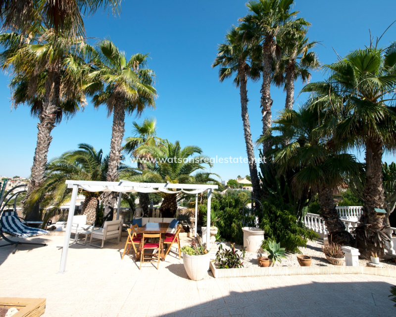 Resale - Freistendhe Villa - Urb. La Escuera