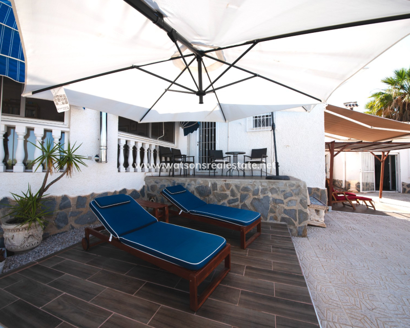 Resale - Freistendhe Villa - Urb. La Escuera