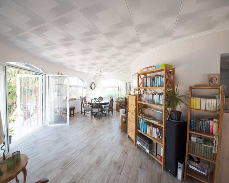 Resale - Freistendhe Villa - Urb. La Escuera