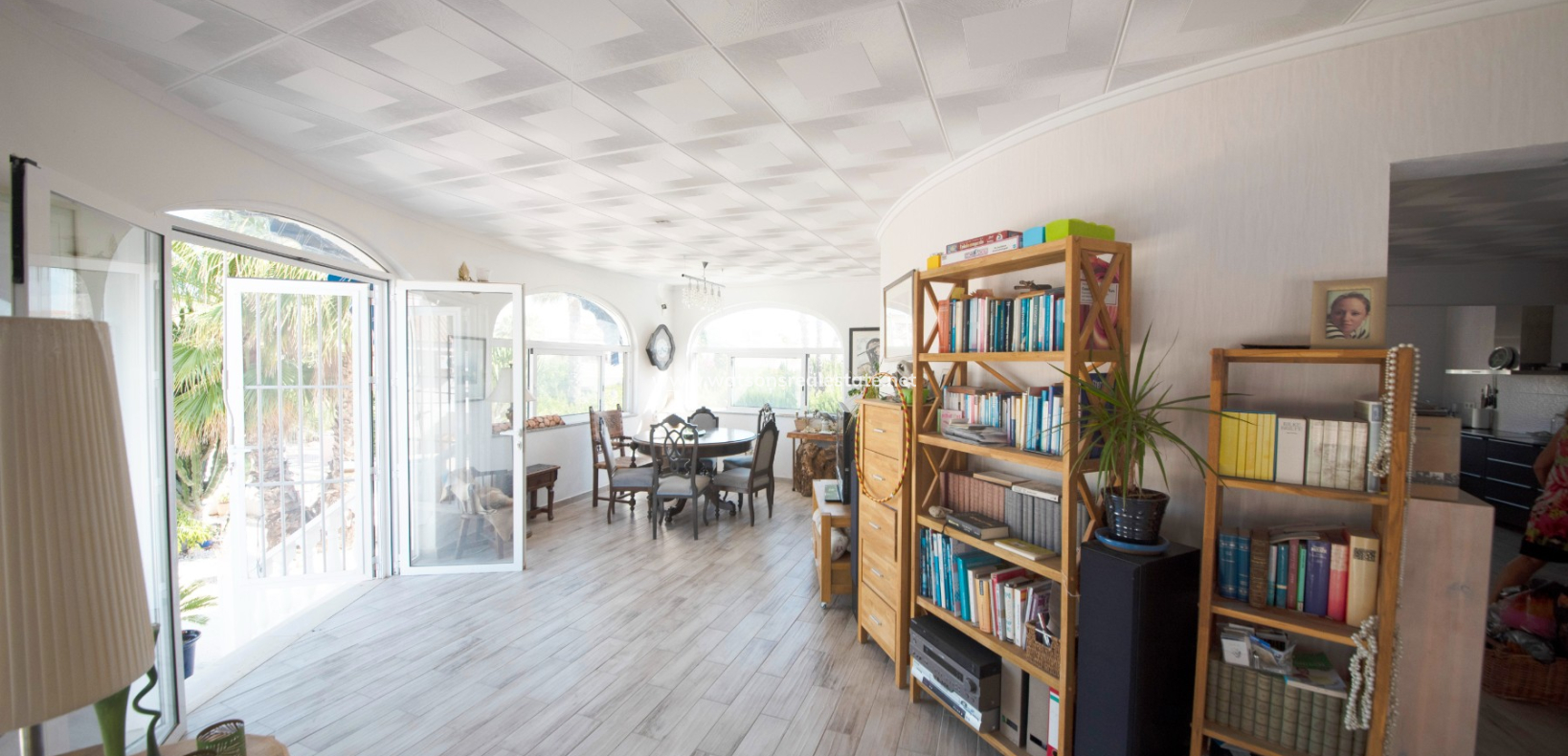 Resale - Freistendhe Villa - Urb. La Escuera