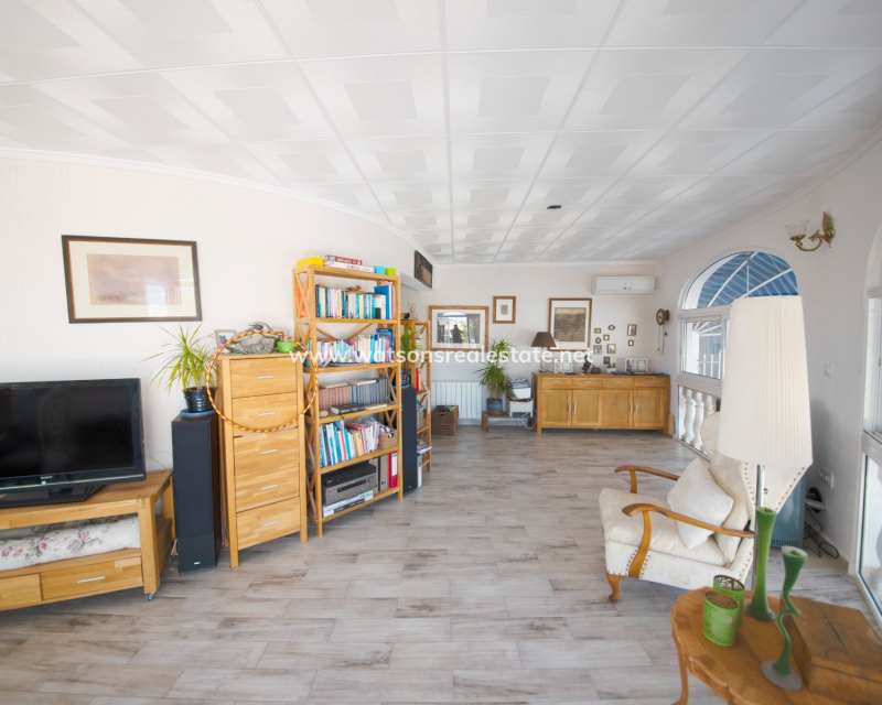 Resale - Freistendhe Villa - Urb. La Escuera