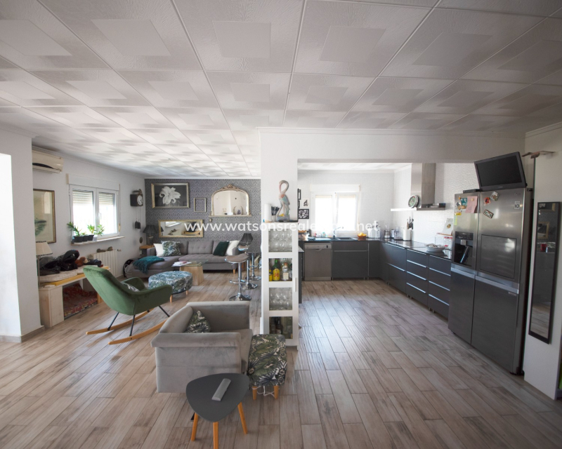 Resale - Freistendhe Villa - Urb. La Escuera