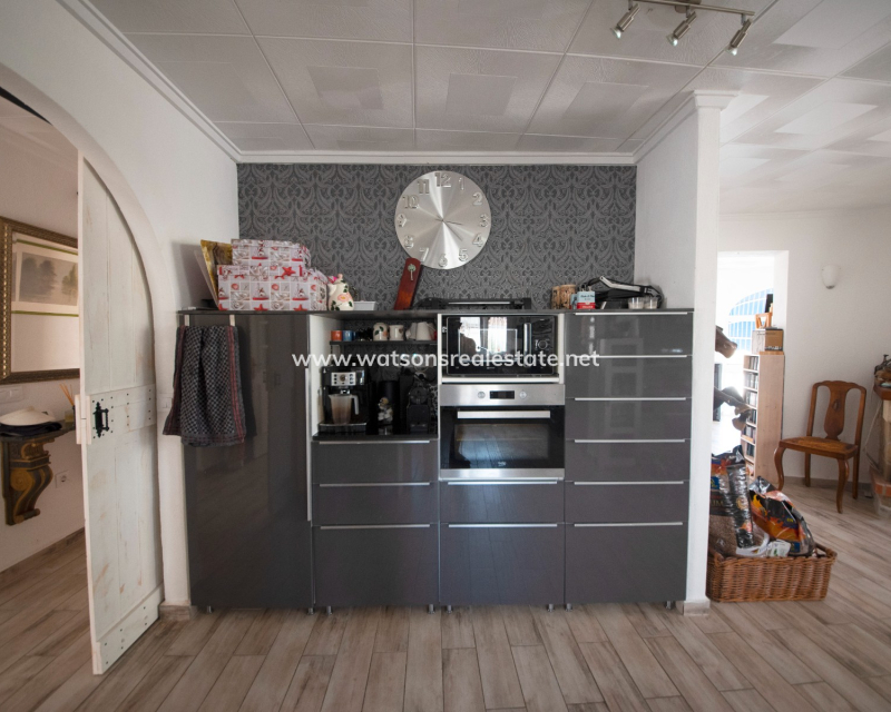 Resale - Freistendhe Villa - Urb. La Escuera