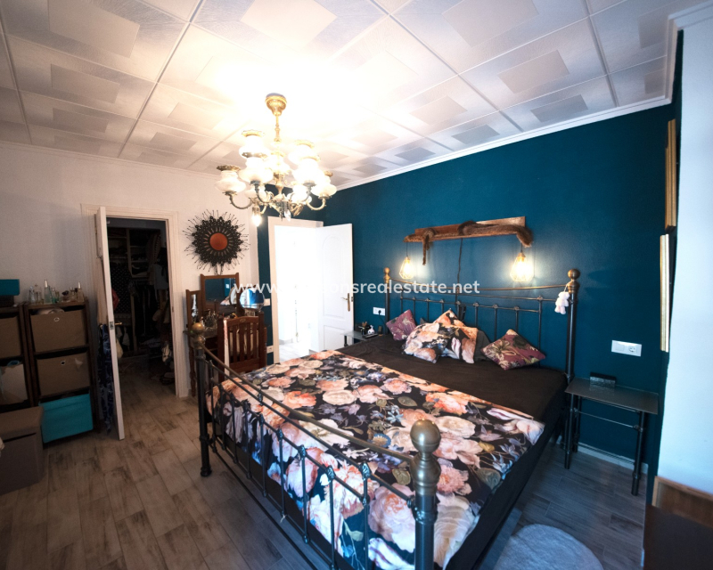 Resale - Freistendhe Villa - Urb. La Escuera