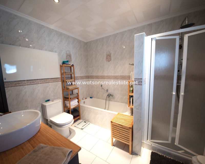 Resale - Freistendhe Villa - Urb. La Escuera