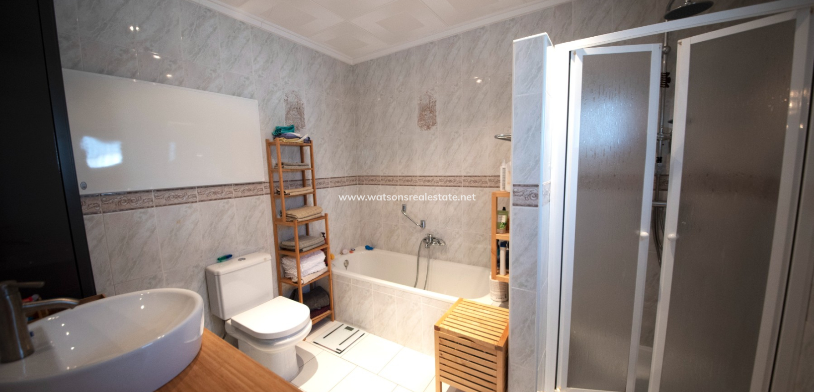 Resale - Freistendhe Villa - Urb. La Escuera